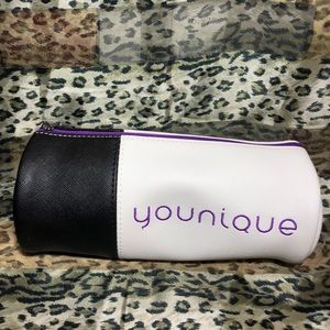 Youniquemakeup case 🎉Buy 2 $5 items get 1 free.🎉